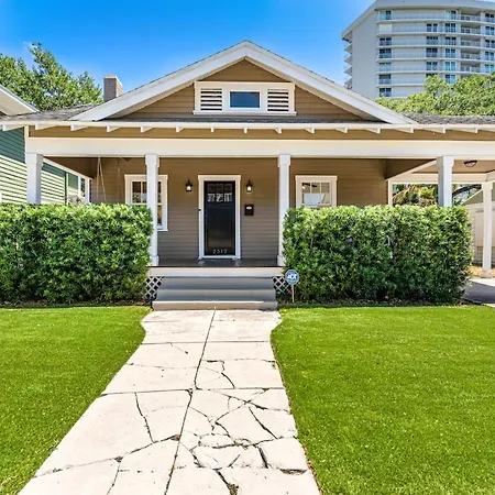 Luxury Bayshore Beauty Sleeps 8, Location, Charm